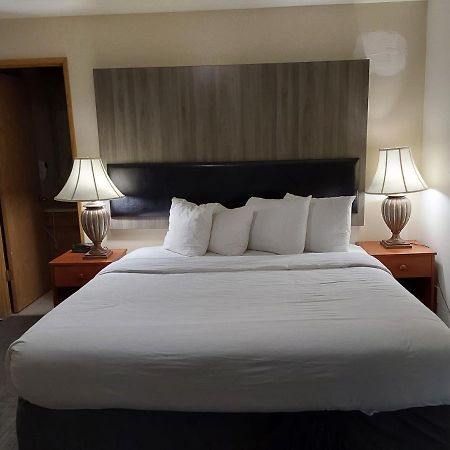 Lavissh Inn And Suites Белингам Екстериор снимка